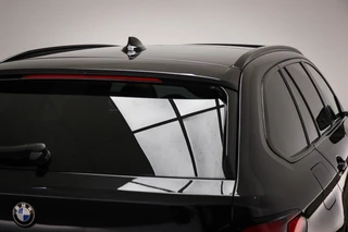 BMW 5-serie Touring 540i xDrive M-Sport | Facelift | PANORAMADAK | 360 CAMERA | TREKHAAK / 31