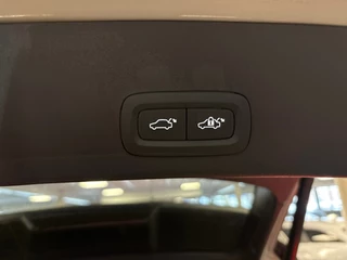 Volvo XC40 1.5 T5 Plug-in hybrid Plus Dark /pano/memory/navi/harman kardonc/camera / 27