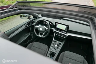 Seat Leon Sportstourer 1.5 eTSI DSG FR / Pano / Cam / Navi / 11