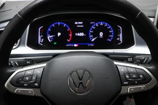 Volkswagen T-Roc 1.5 TSI Style | IQ LIGHT | STOELVERWARMING | CLIMA | APP CONNECT | DAB | PDC / 36