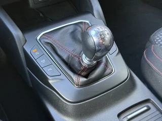 Ford Focus Wagon BWJ 2022 1.0 EcoBoost Hybrid 126PK ST Line  STUUR + STOELVERW. | NAVI | CLIMA | CRUISE | CARPLAY & ANDROID | CAMERA | LMV | PDC / 19