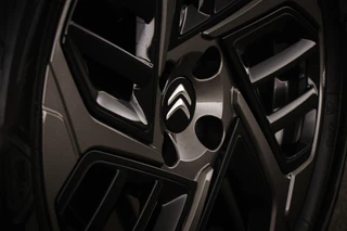 Citroen C4 1.2 Puretech Feel Pack | COLOR GLOSSY BLACK PACK | HALF LEDER | STOELVERWARMING | DAB | CAMERA / 24