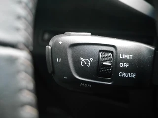 Peugeot 3008 1.2T 130pk Allure Pack Business | Navigatie | Climate & Cruise Control | Camera | AppleCarplay/Android Auto / 18