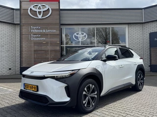 Toyota bZ4X DYNAMIC 71KWH BI-TONE PANO-DAK STOEL/STUURVERW BLIND-SPOT 360° CAMERA EL-ACHTERKLEP WARMTEPOMP