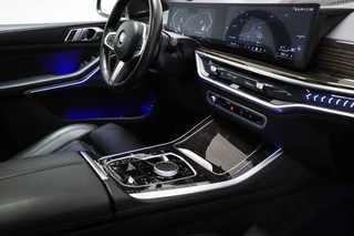 BMW X5 xDrive50e M-sport | PANORAMADAK | INDIVIDUAL VOLLEDER MERINO | HEAD UP | HARMAN KARDON | 360 CAMERA | MAXTON | 22" | / 4