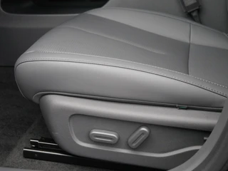 Leapmotor B05 ProMax Design 67.1 kWh | Panoramadak | Elektrisch verstelbare stoelen | Stuurwiel verwarming | Apple carplay/Android auto | Sfeerverlichting | Regensensor | Privacyglas | 19 inch lichtmetalen velgen / 13
