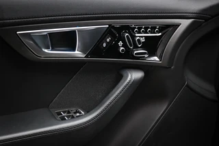 Jaguar F-TYPE 3.0 V6 Coupé | PANORAMADAK | CLIMA | STUURVERWARMING | CAMERA | 19" / 28