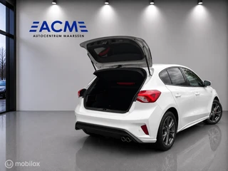Ford Focus 1.5 EcoBoost ST LINE / 10