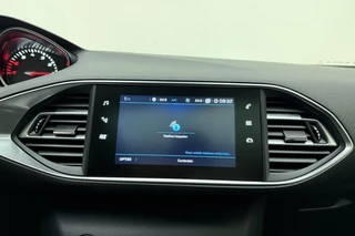 Peugeot 308 SW 1.2 PureTech Blue Lease Premium 130pk | Navigatie | Panoramadak | Climate Control | Trekhaak | Camera | Cruise Control | Parkeersensoren | Apple Carplay - Android Auto / 27