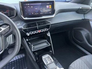 Peugeot 2008 Allure 1.2 Hybrid 145 e-DSC6 | Apple Carplay/Android Auto | Draadloze Telefoonoplader | Dodehoek Detectie | Adaptief Cruise Control | Lichtmetalen Velgen 17 Inch / 19