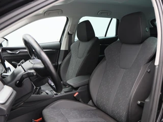 Skoda Octavia Combi 1.5 TSi 150 Pk First Edition | Stoelverwarming | Camera | Cruise Control | Navigatie | CarPlay | Matrix LED | 17 Inch | 60.639 Km !! / 18