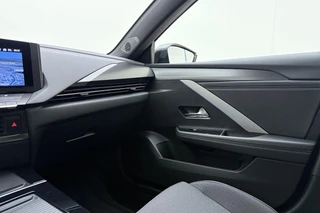 Opel Astra 1.2 Turbo 145pk Hybrid Automaat GS | Panoramadak | Navigatie | Headup display | Adapt. Cruise control | 360 Camera | Stoel- en stuurverwarming | Zwart dak / 42