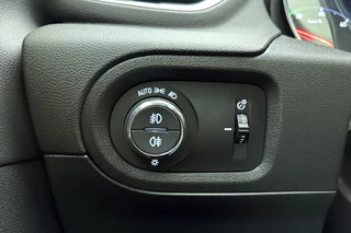 Opel Grandland X 1.6 Turbo 300pk Hybrid4 Elegance | Navigatie | Keyless | Camera | Parelmoer kleur | Electrische achterklep | Lichtmetalen velgen | AGR Comfortstoelen | Voorruitverwarming | Zwart dak / 28