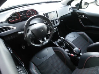 Peugeot 2008 1.2 PureTech GT-line | 110PK | Trekhaak | Achteruitrijcamera | 17 inch lichtmetalen velgen | Apple carplay/Andriod auto | Dakrails | Climate control | Cruise control / 9