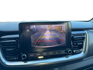 Kia Stonic 1.0 T-GDi MHEV DynamicLine | Climate Control | Camera | Cruise Control | LM Velgen | Apple Carplay | Android Auto / 17