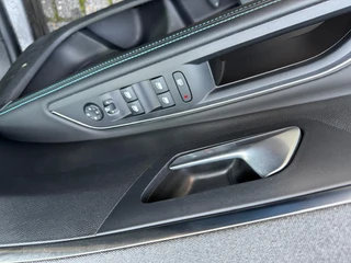 Peugeot 5008 1.2 PureTech Blue Lease Allure  7-Persoons / 18