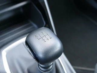 Peugeot 2008 1.2 PureTech Active Pack | 100PK | Trekhaak | Cruise Control | Parkeersensoren Achter | Airco | Navigatie | Climate Control | / 14