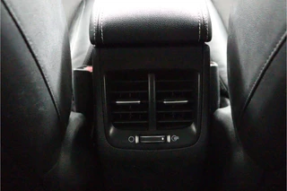 Kia Niro 1.6 GDi Hybrid DynamicLine  - Automaat - Trekhaak - Achteruitrijcamera - Navigatie - Cruise Control - Climate Control - 12 maanden bovag garantie / 68