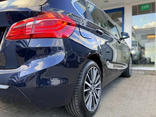 BMW 2 Serie Active Tourer 218i High Executive I Navigatie I Camera I Trekhaak I HUD I LED / 21