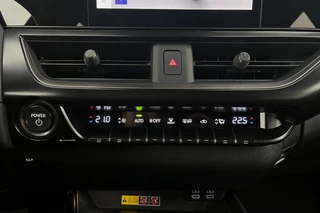Lexus UX 250h F Sport Line | CAMERA | ADAPTIVE | KEYLESS | CARPLAY / 19