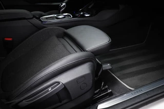 BMW 1-serie 118i Executive Edition | HALF LEDER | DAB | APPLE | DRAADLOZE LADER | CAMERA | 17" / 10