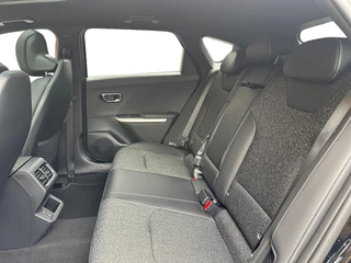 Kia K4 1.0 T-GDi MHEV GT-Line Launch Edition (pano) | Stoel & stuurverwarming | Wireless carplay/android auto | Fabrieksgarantie t/m 6-2036 +3x 1 jaar* | metallic lak | NAP / 21