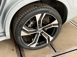 Volvo XC90 2.0 T8 Plug-in AWD Ultra Dark | Massage | Luchtvering | 22Inch | 7-Pers. | Pano |360°|H & K |Head-Up|Elektr Trekhaak / 59