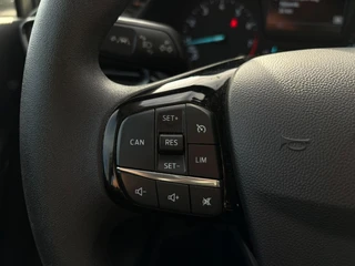 Ford Fiesta 1.0 EcoBoost Connected / 28