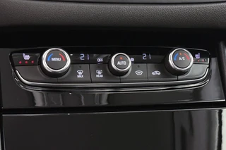 Opel Grandland 1.6 Turbo Plug-In Hybrid 4x4 Ultimate 300 PK Afneembare Trekhaak Stoel-Stuurverwarming / 37
