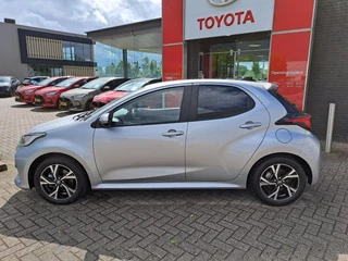 Toyota Yaris 1.5 Hybrid 115 DYNAMIC STOEL/STUURVERW BLIND SPOT PARK-SENSOREN NAVI 16'' LM-VELGEN KEYLESS CAMERA APPLE/ANDROID AD-CRUISE CLIMA LED / 5