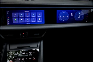 Porsche Macan 4 100 kWh  Pano Luchtvering Sport Chrono Matrix Passenger Display / 45
