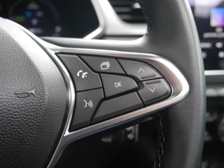 Renault Captur 1.6 E-Tech Plug-in Hybrid 160 Intens | Panorama dak | Achteruitrijcamera | Lichtmetalen velgen | Navigatie | Cruise control | Stoelverwarming | / 24