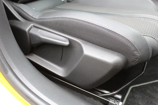 Peugeot 208 1.2 PureTech 131PK GT-Line  | Panoramadak | 3D Cockpit | BLIS | Navigatie / 37
