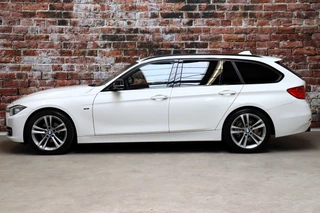 BMW 3 Serie Touring 316i High Executive Sport Line  / Navigatie Professional / Leder / Stoelverwarming / Climate Control / 18 Inch / Bluetooth / Xenon / Parkeersensoren / Cruise Control / 4