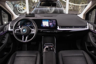 BMW 2-serie Active Tourer 230e xDrive Luxury Line | 1e eigenaar | BTW auto | Driving Assistant | Harman Kardon | 360 camera | Panoramadak | Head-up | M-sportstuur | Keyless entry / 4