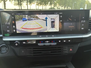 Opel Grandland Electric Business Edition 73 kWh | ECC | Navigatie | Elektrisch glazen panorama-dak | Matrix LED Verlichting | Cruise control | Camera | Winterpakket | 19" LM-Velgen / 9