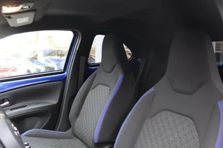 Toyota Aygo X PULSE APPLE/ANDROID STOELVERWARMING KEYLESS CAMERA CLIMA 17"LMV EL-SPIEGELS PRIVACY-GLASS / 21