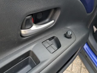 Toyota Aygo X PULSE STOELVERWARMING CAMERA AIRCO PRIVACY-GLASS LM-VELGEN LED / 12