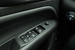 Jeep Compass 1.5T e-Hybrid S Automaat | Lederen bekleding | Keyless | Zwart dak | Stoelverwarming & stoelventilatie | Camera | Lichtmetalen velgen / 20