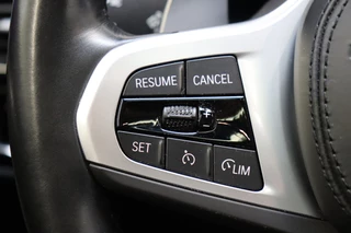 BMW 5 Serie Touring 520i High Executive M Sport Pakket Automaat  / Trekhaak / Panoramadak / Stoelverwarming / Nappa Leder / Comfortstoelen / Achteruitrijcamera / Apple Carplay / Driving Assistant / Cruise Control / Navigatie Professional / Adaptief Onderstel / 41