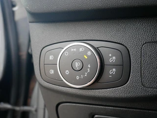 Ford Focus 1.5 EcoBoost Titanium Business NL Auto| Trekhaak| Dealer onderhouden / 18