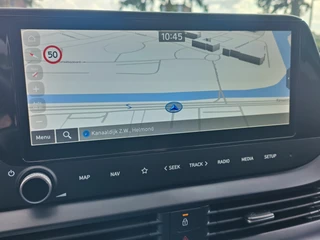 Hyundai Bayon 1.0 T-GDI Comfort Smart  Rijklaar + Fabrieksgarantie “Sinds 1970 | 5.000+ reviews | Score 9,5 | Service zoals ’t hoort” Henk Jongen Auto's in Helmond,  al 50 jaar service zoals 't hoort! / 17