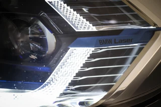BMW X4 xDrive20i Business Edition Plus | PANORAMADAK | HEAD UP | HOUTAFWERKING | STUURVERWARMING | 19" / 21
