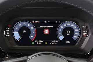 Audi A3 Sportback 35 TFSI Advanced Automaat Stoelverwarming LED Sportstoelen / 10
