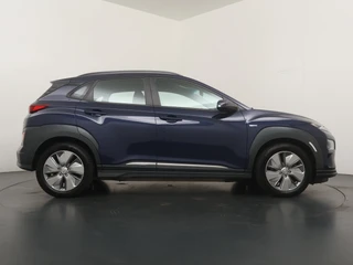 Hyundai Kona EV Comfort 64 kWh - SOH 94,5%  - Airco - Keyless Entry - Apple CarPlay/Android Auto - Achteruitrijcamera - Virena Zekerheidspakket €895,- / 10