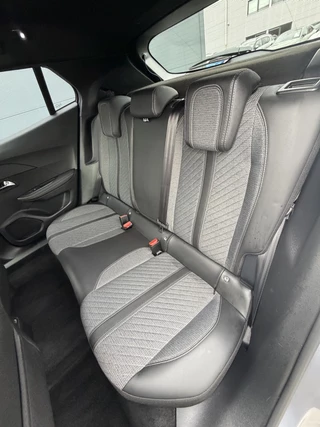 Peugeot 2008 100pk Allure Pack (360gr Camera - Keyless Entry - Adaptieve Cruise Controle - LED - Parkeersensoren V+A - Automatische Airco - 3D Cockpit - Navigatie - 17"incl 4S) / 14