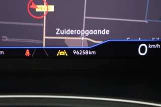 Volkswagen T-Roc 1.5 TSI 150pk DSG Sport Trekhaak Virtual cockpit Adaptive cruise Stoelverwaming PDC / 36