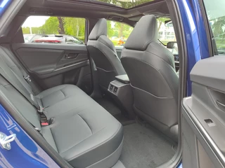 Toyota bZ4X Touring EXECUTIVE AWD 75 kWh NIEUW! PANODAK JBL-AUDIO 1500KG TREKGEW LM-VELGEN 20" 4S-BANDEN STOELVERW/KOELING STUURVERW BLIND SPOT WARMTEPOMP EL-ACHTERKLEP / 34
