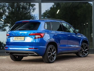 Skoda Karoq 1.5 TSI Sportline 150PK DSG Camera ACC Navi Stoel/Stuurverw. Race Blue 19 inch / 4