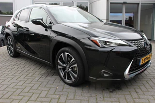 Lexus UX 250h Preference Line NL-AUTO NAVI BLIND SPOT PARKEERSENSOREN SMART-ENTRY APPLE CARPLAY / 10